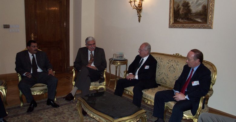 خلال اجتماع مع شركة الكاتيل عام 2002 بمقر وزارة الاتصالات