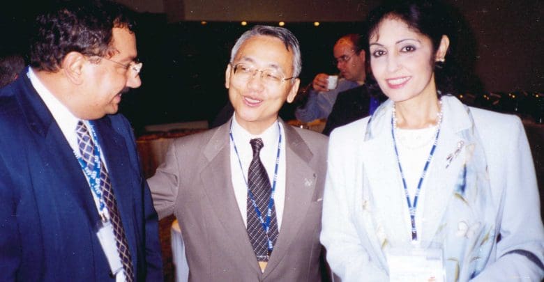 في 2001 مع رئيس الاتحاد الدولي للاتصالات خلال افريقيا تيليكوم