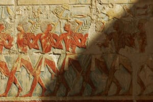 استعراض جنود أثناء احتفال