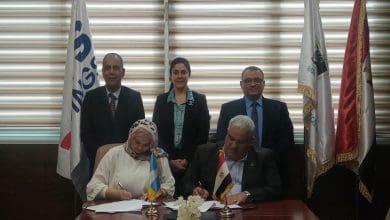 جانب من توقيع العقد