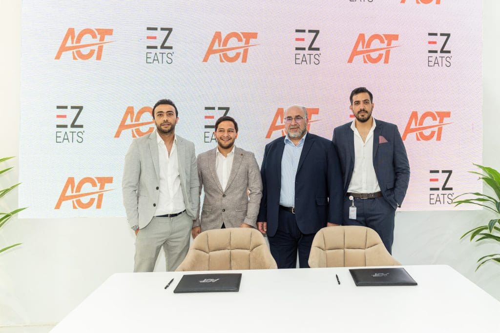 جانب من التوقيع