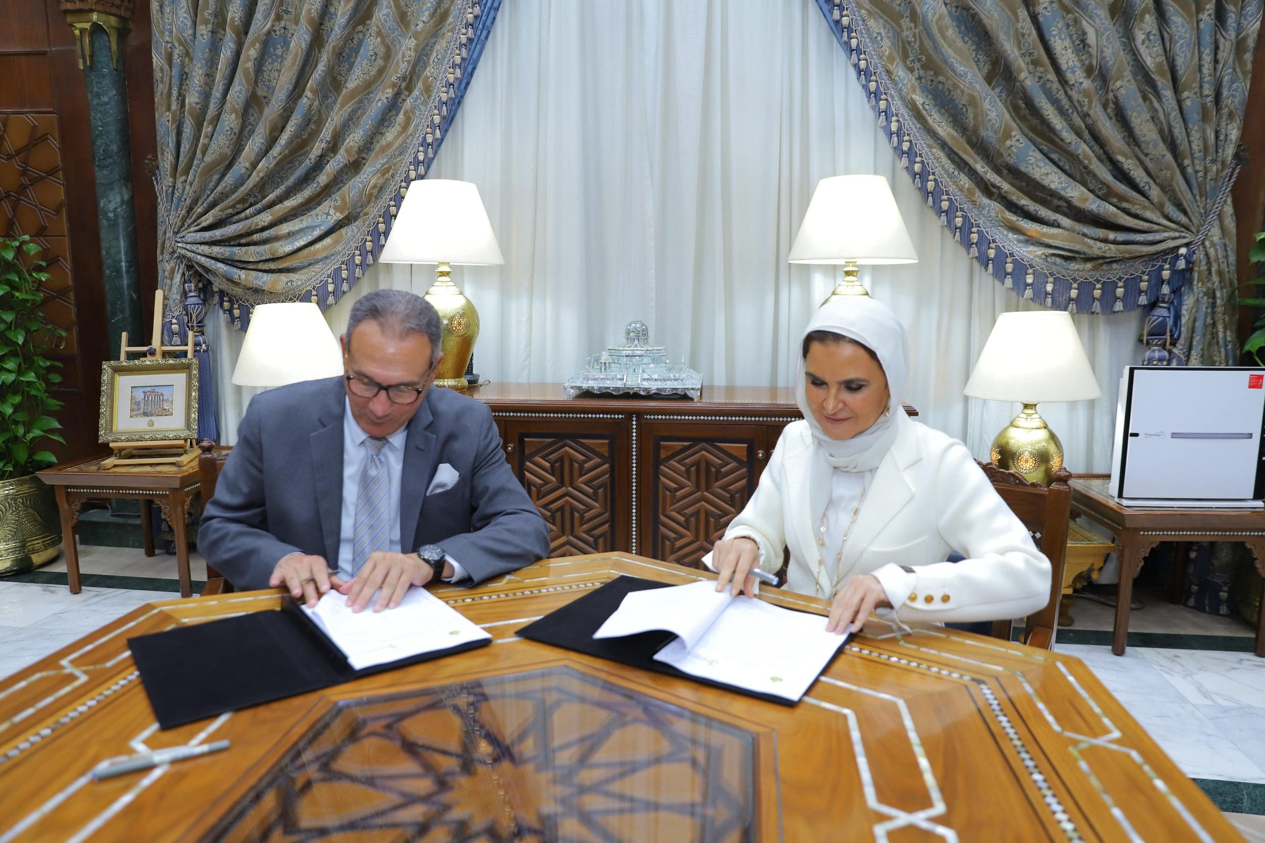 جانب من توقيع الاتفاقية