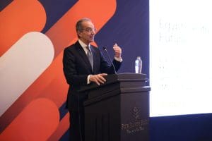 عمرو طلعت وزير الاتصالات